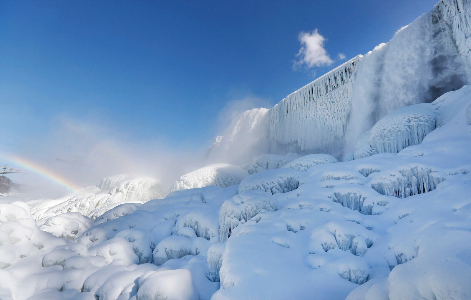 Field of ice